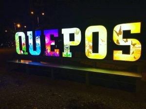 Photographic sign near the Kamuk Hotel, Quepos